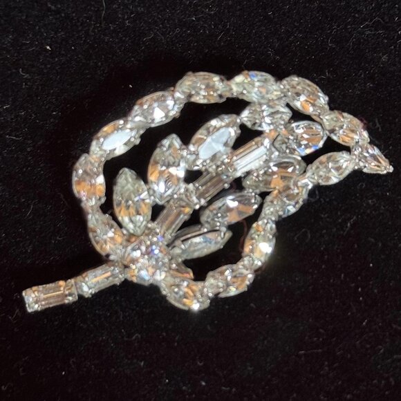 Vintage large clear prong set rhinestone Leaf Broach - Picture 1 of 10